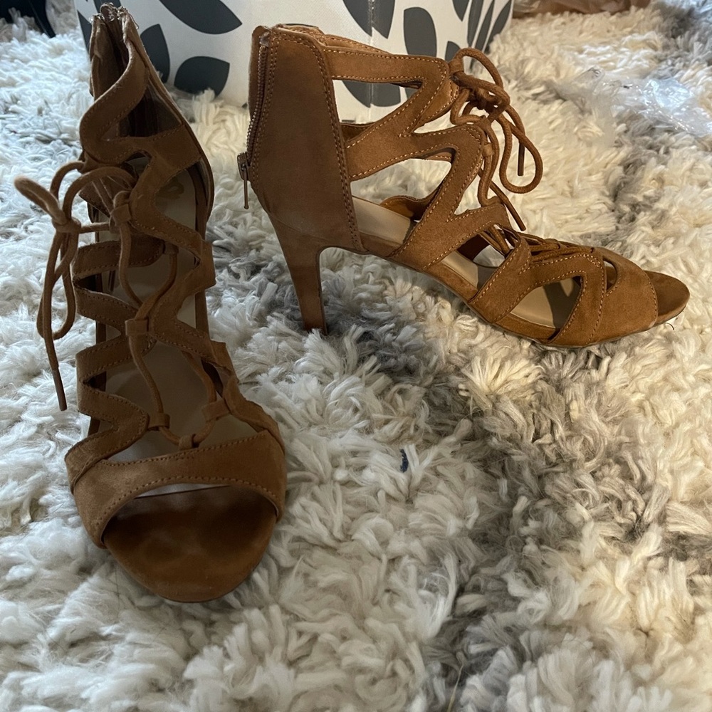 Fergalicious Tan heels
